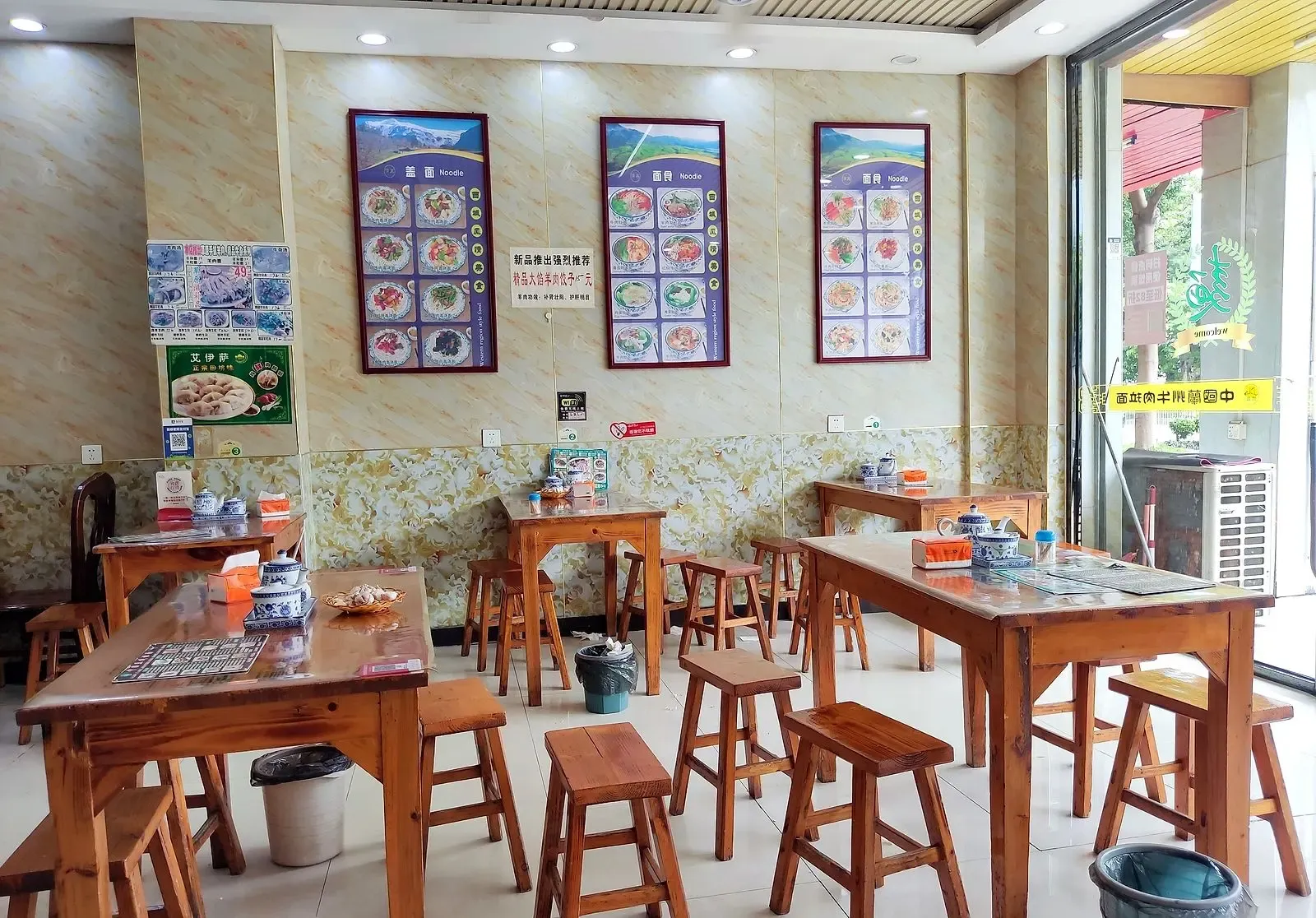 La salle – BASHU, restaurant sichuanais à Paris 11ᵉ