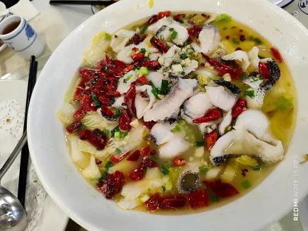 Poisson bouilli au piment – BASHU, restaurant sichuanais à Paris 11ᵉ